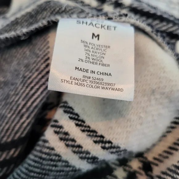 Black and White Plaid Button-Up Flannel Shacket With Pockets M - Picture 5 of 7